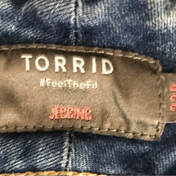 Torrid High Rise Distressed Jeggings - Size 22 - Picture 3 of 3